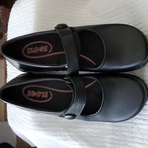 KLOGS NURSE SHOES SIZE 10 WIDE